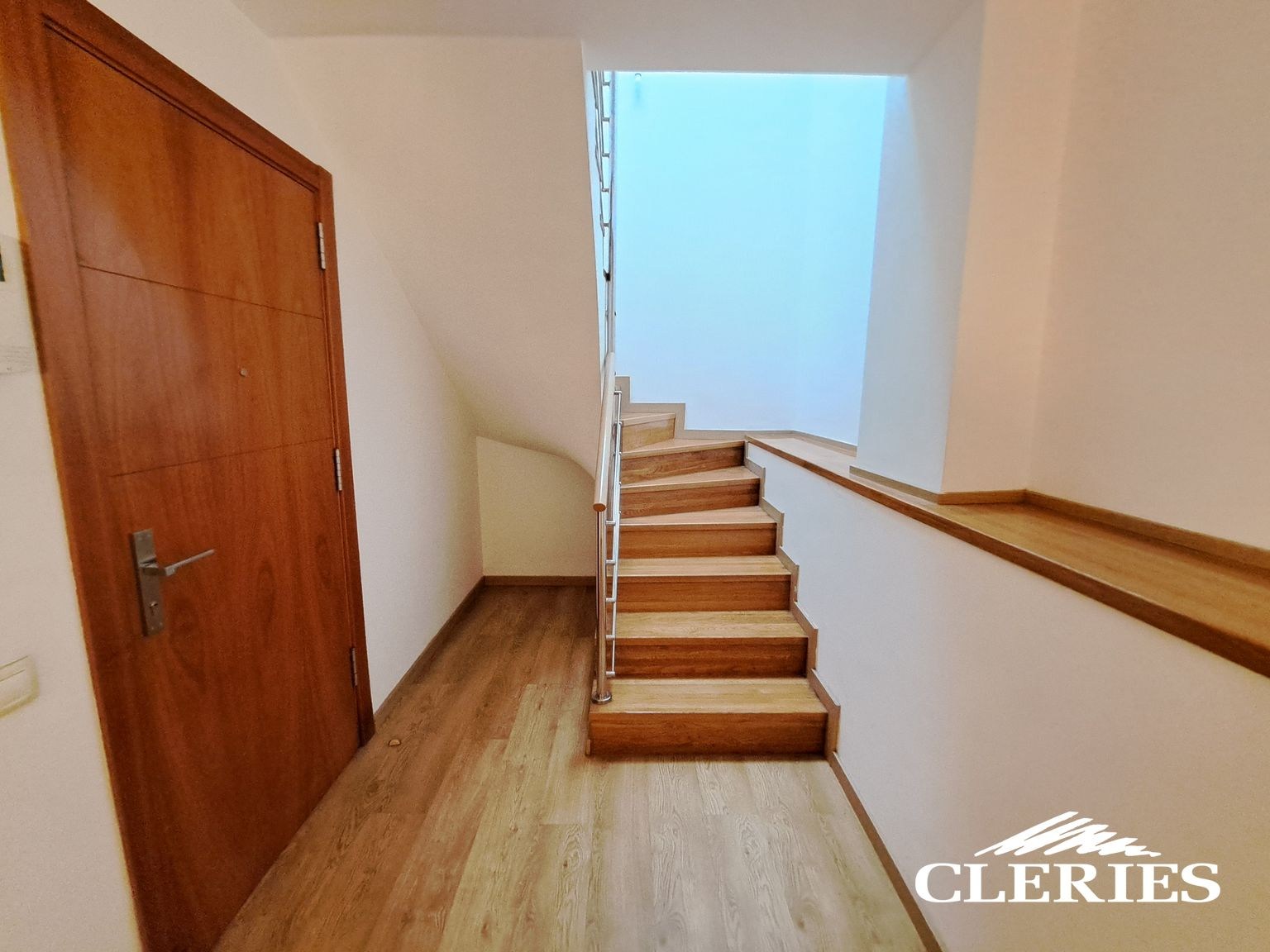 /RealEstateImages/6867/20260410_125852 [Resolucion de Escritorio].jpg